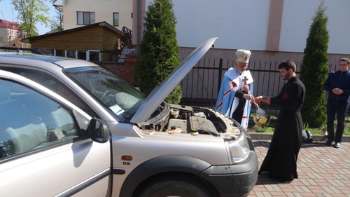 Івано-Франківська Архиєпархія відправила на потреби батальйону 